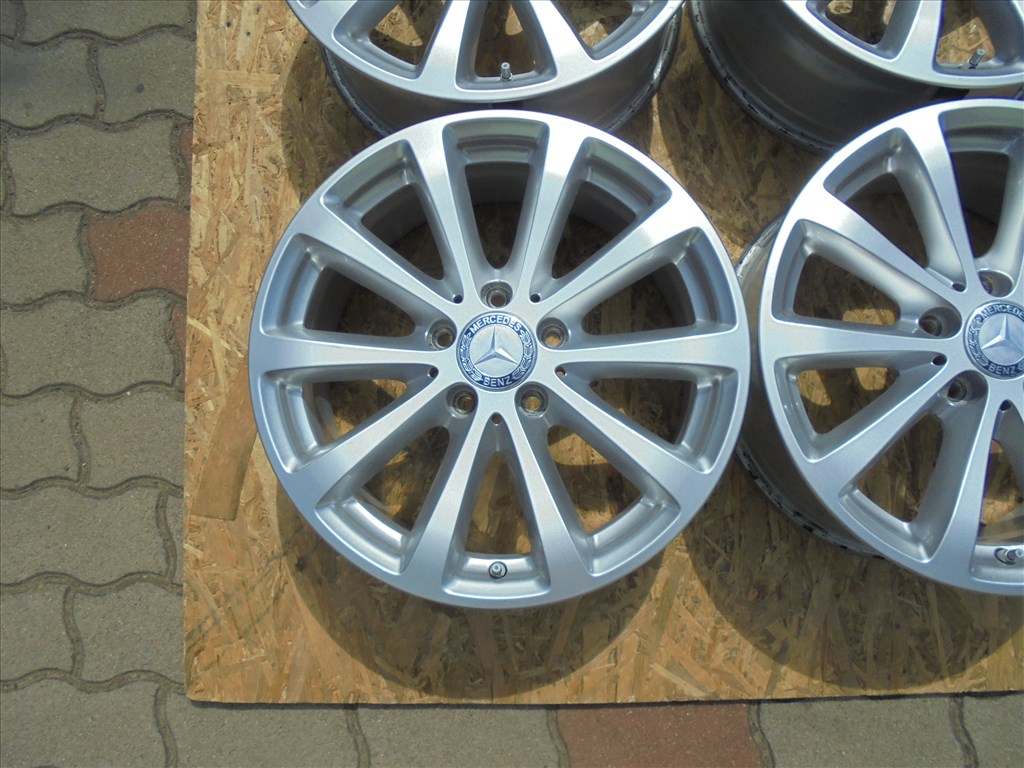 17-es gyári Mercedes alufelni + szenzor mint az új eladó 3. kép