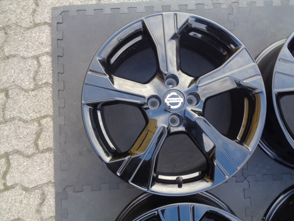 Nissan gyári alufelni 17-es, 4×100-as osztó, szenzorral újszerű állapotban eladó. 2. kép