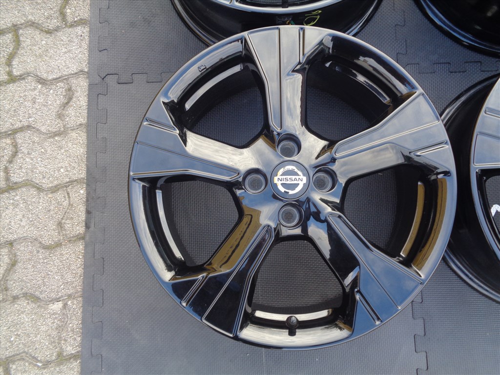 Nissan gyári alufelni 17-es, 4×100-as osztó, szenzorral újszerű állapotban eladó. 3. kép