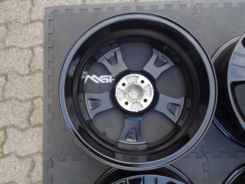 Nissan gyári alufelni 17-es, 4×100-as osztó, szenzorral újszerű állapotban eladó. 6. kép