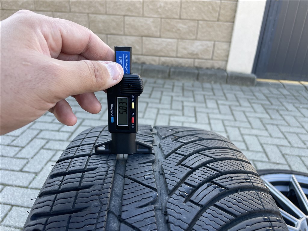 TESLA Model 3 20” AEZ Steam Graphite matt téli alufelni szett ELADó! 6. kép