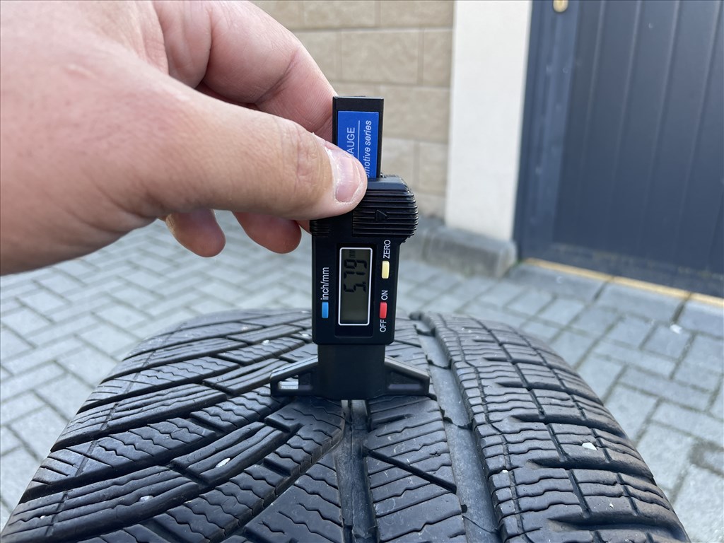 TESLA Model 3 20” AEZ Steam Graphite matt téli alufelni szett ELADó! 7. kép