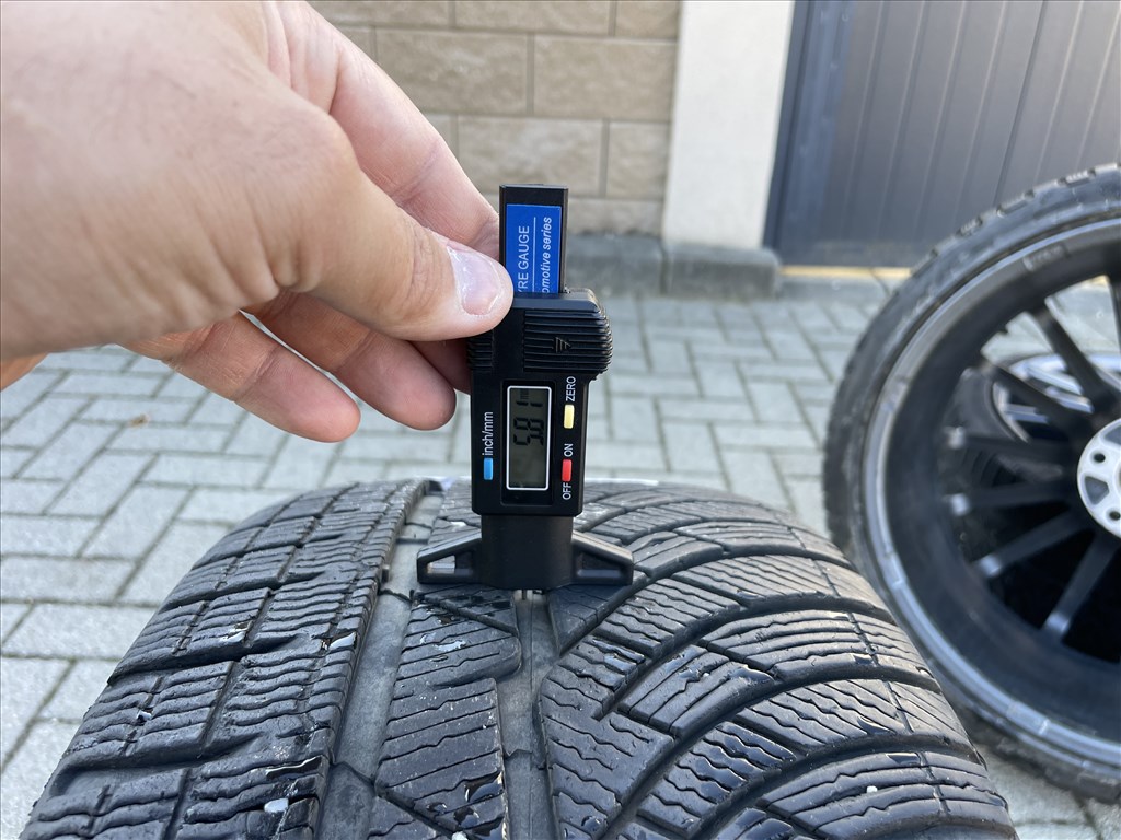 TESLA Model 3 20” AEZ Steam Graphite matt téli alufelni szett ELADó! 8. kép