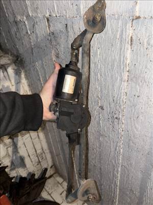 Toyota Avensis T25 ablaktörlő motor szerkezettel 85110-05060