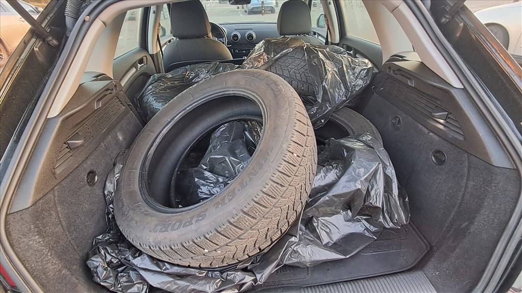  215/6017" használt Dunlop téli gumi gumi 1. kép