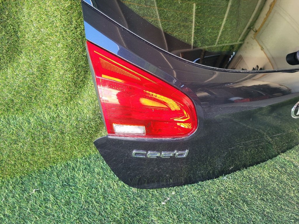 KIA CEED Csomagtérajtó (Részeivel) 919811H010 e2043r00351 4. kép