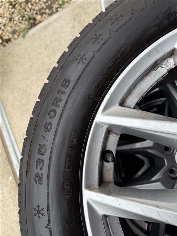  235/6018" használt Dunlop téli gumi gumi 2. kép