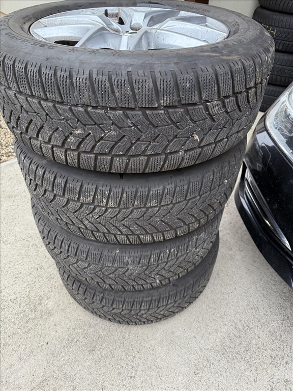  235/6018" használt Dunlop téli gumi gumi 4. kép