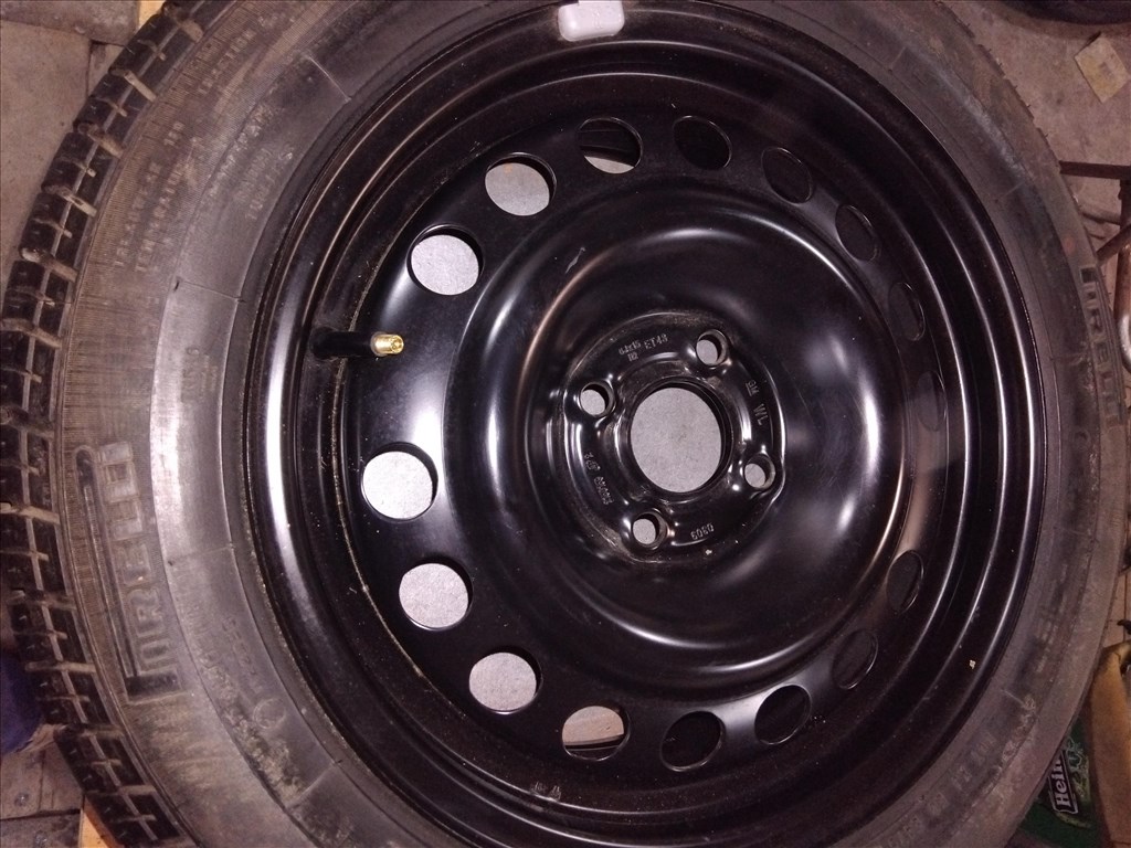  4x100 lyukosztású 15" új (gyári felni) lemezfelni, rajta 185/60 új nyári gumi  2. kép