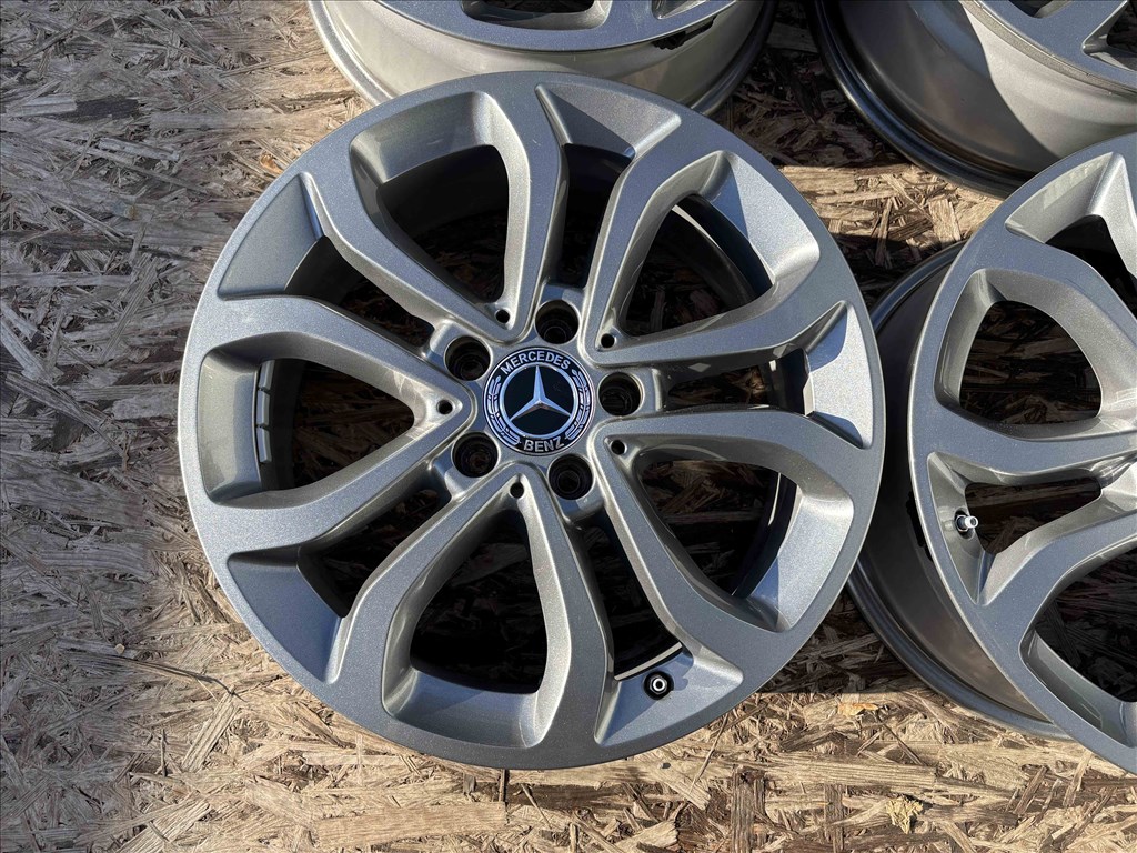 Mercedes W205 17" 5x112 gyári alufelni eladó 17 coll A B C CLA 1. kép