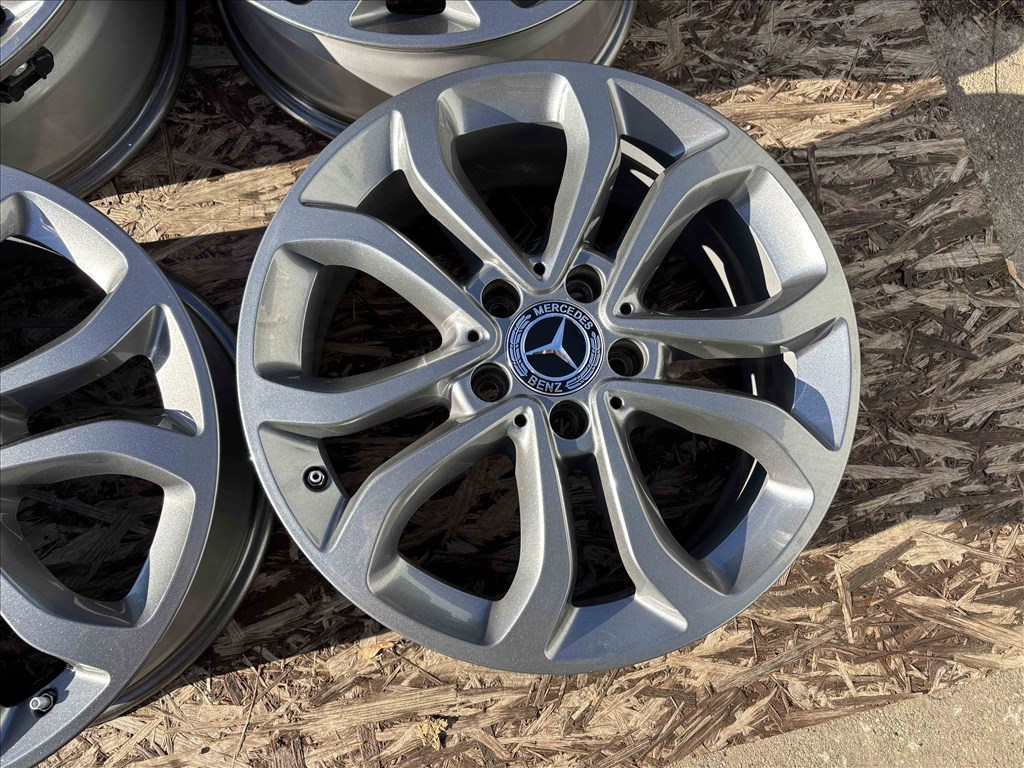Mercedes W205 17" 5x112 gyári alufelni eladó 17 coll A B C CLA 2. kép