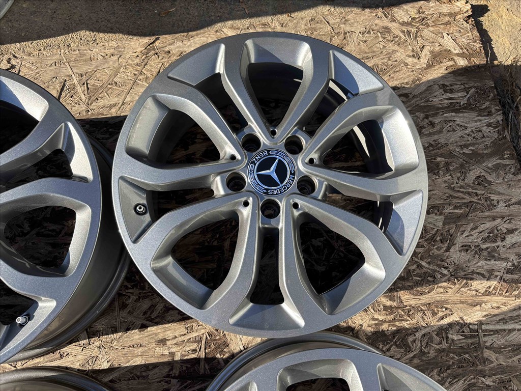 Mercedes W205 17" 5x112 gyári alufelni eladó 17 coll A B C CLA 4. kép