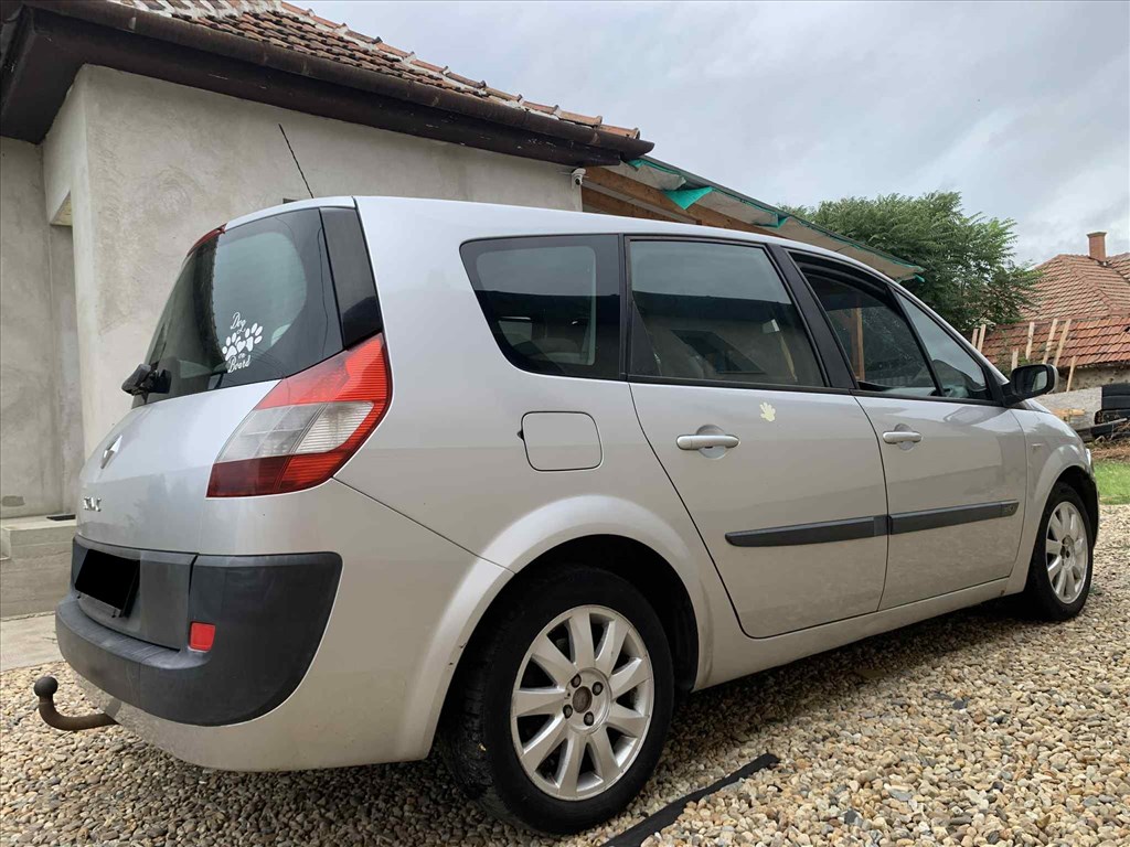 Renault Scénic II bontott alkatrészei vagy egyben bontásra eladó 2. kép