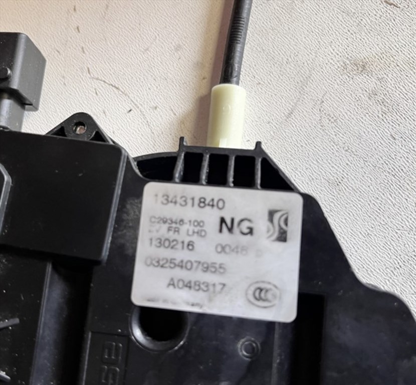 Opel Corsa E jobb első ajtózár 13431840 2. kép