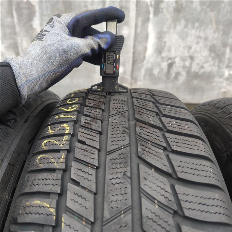  225/60 R18 Toyo téli gumi 77000ft a 4db/13/ 4. kép