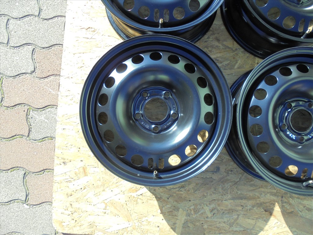 Új 16-os lemezfelni Opelre eladó 3. kép