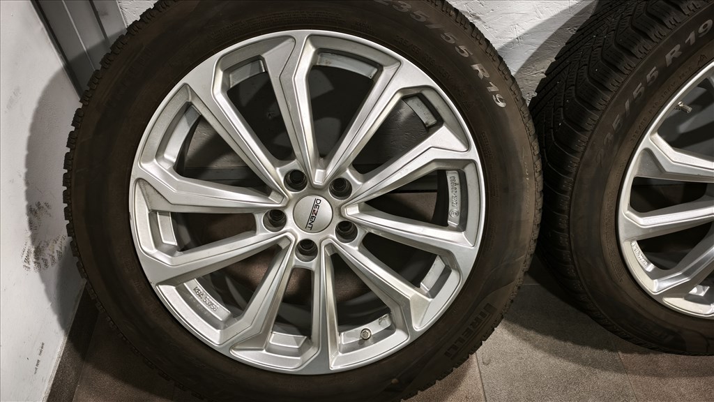 Hyundai-Kia 19-es téli szett, 5x114.3- 235/55R19 5. kép