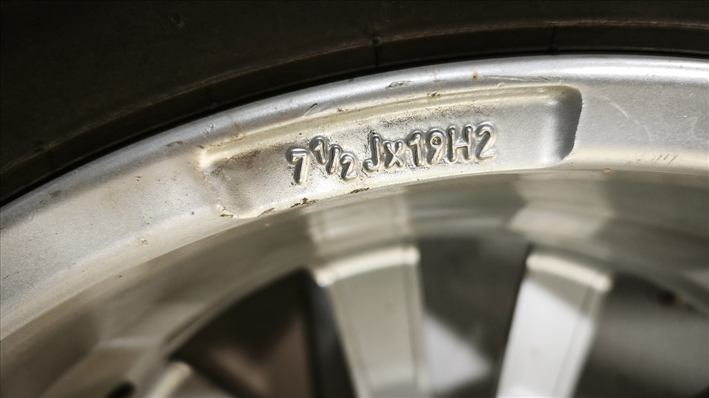 Hyundai-Kia 19-es téli szett, 5x114.3- 235/55R19 6. kép