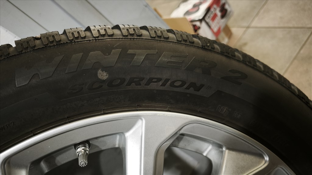 Hyundai-Kia 19-es téli szett, 5x114.3- 235/55R19 10. kép