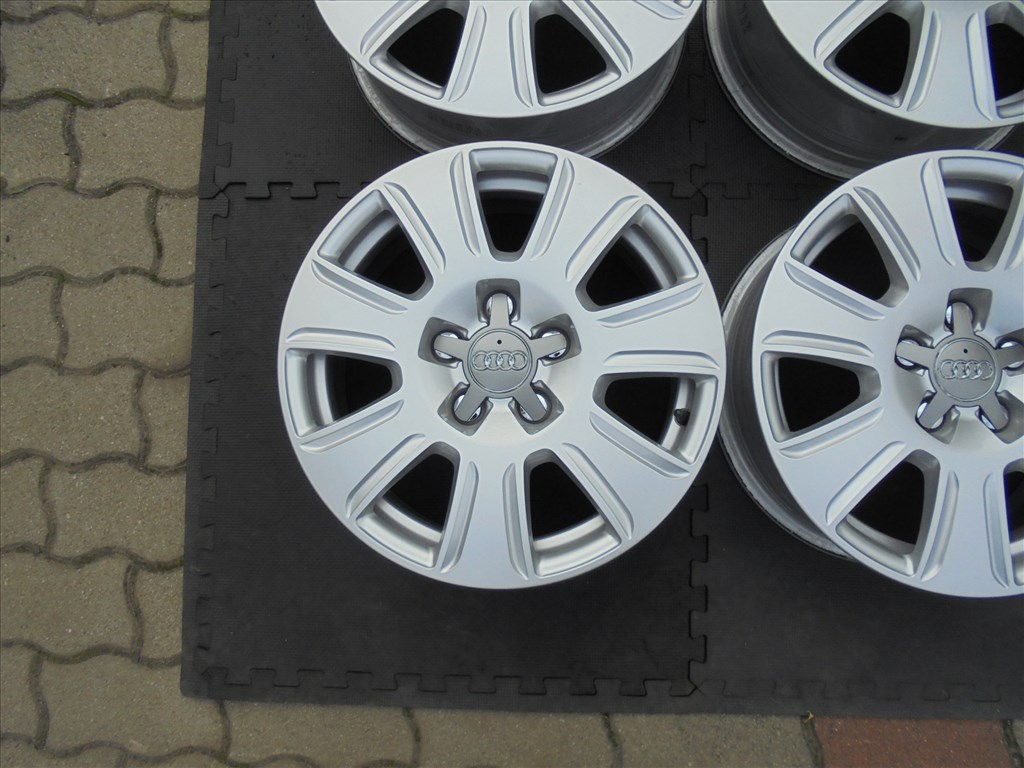 16-os Audi újszerű gyári alufelni eladó 3. kép
