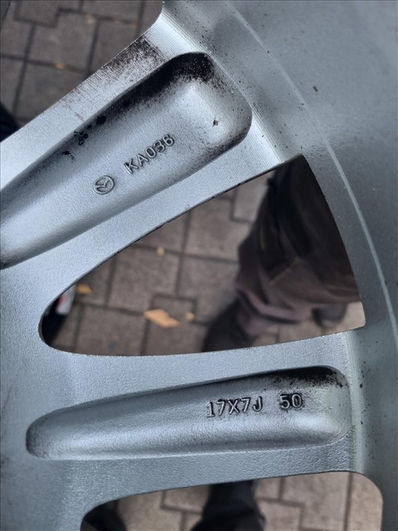  5x114.3 lyukosztású 7JJ 17" újszerű gyári Mazda alufelni 4. kép