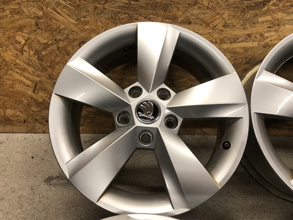 16 colos gyári Skoda alufelni 5x112 Karoq 16 col 5x112 7. kép