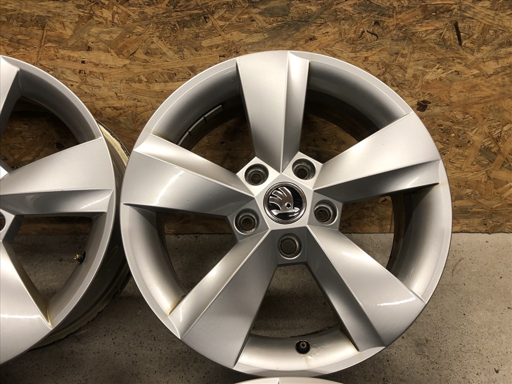 16 colos gyári Skoda alufelni 5x112 Karoq 16 col 5x112 8. kép