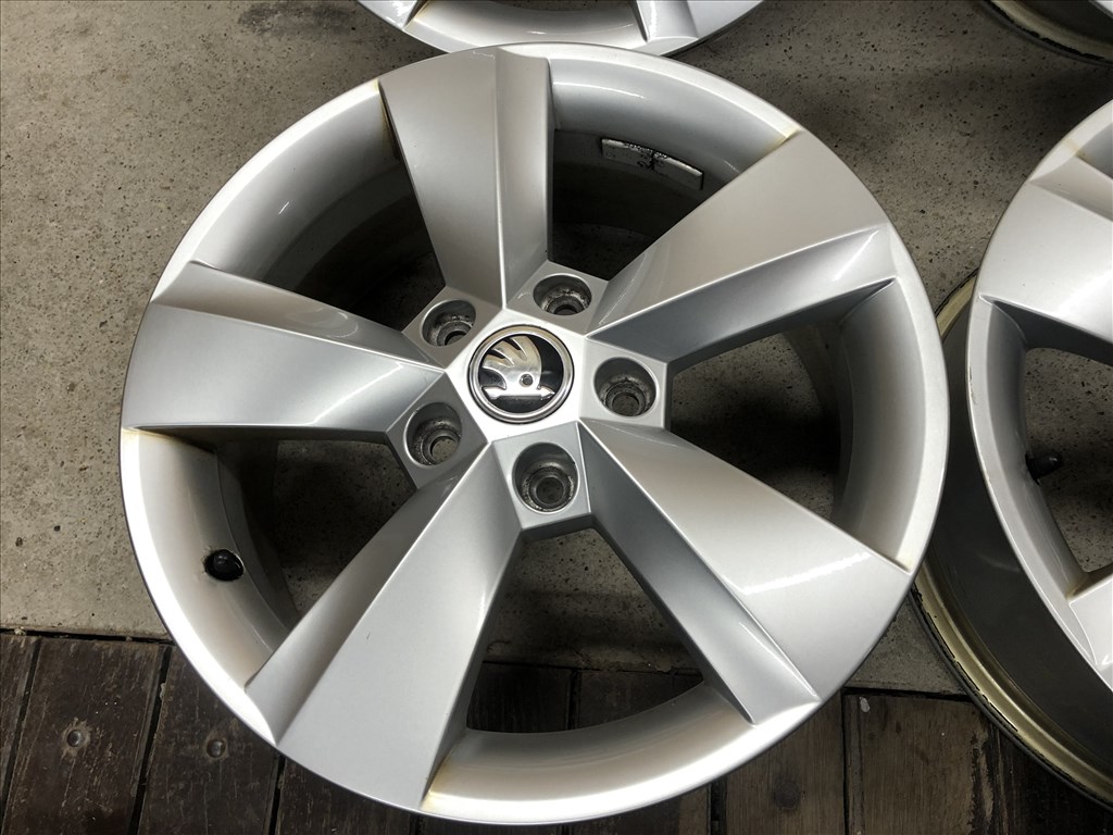 16 colos gyári Skoda alufelni 5x112 Karoq 16 col 5x112 9. kép