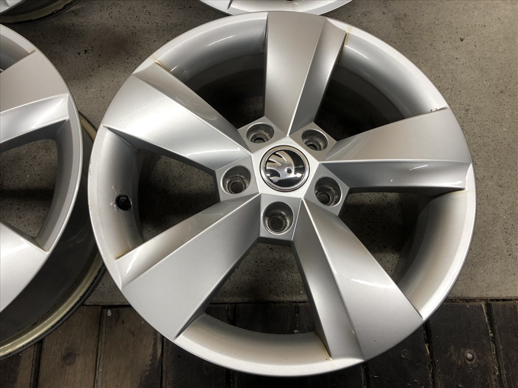16 colos gyári Skoda alufelni 5x112 Karoq 16 col 5x112 10. kép