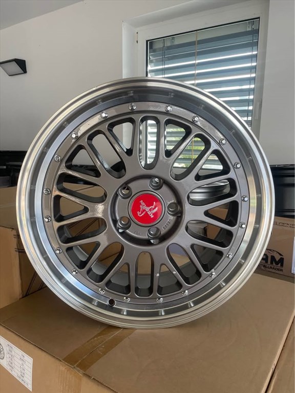  Keskin Kt 22 gyári alufelni 18” 1. kép