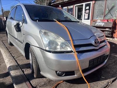 Toyota Corolla Verso (E121) 1.8i bontott alkatrészei