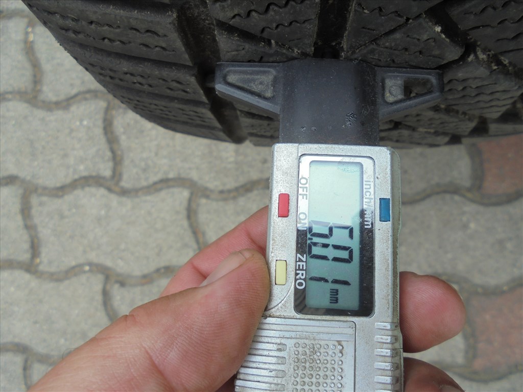 225/55 R 17-es Continental téli gumi eladó 3. kép