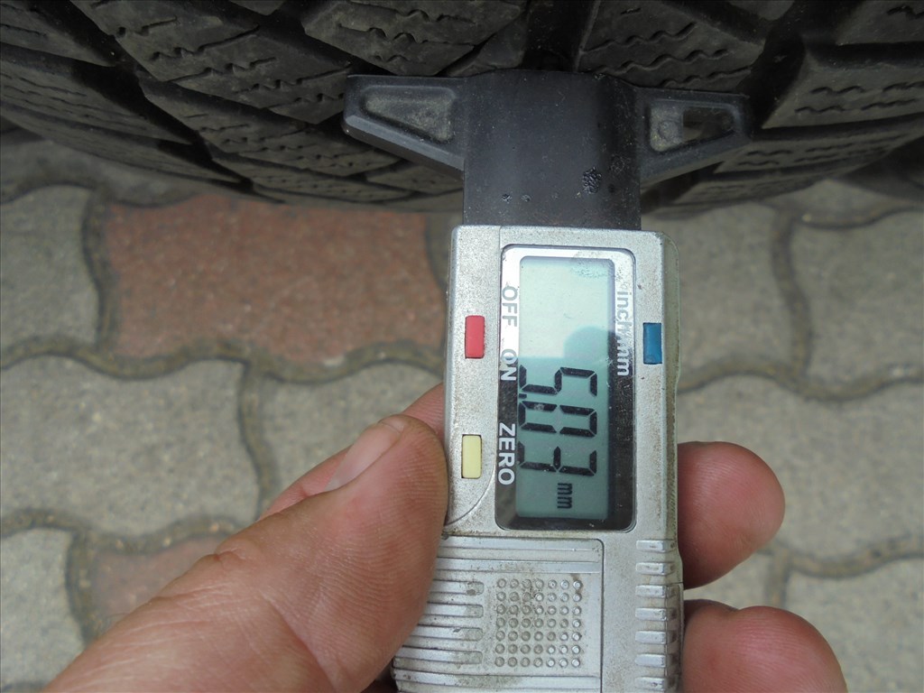 225/55 R 17-es Continental téli gumi eladó 4. kép