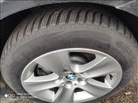  17" újszerű (gyári felni) alufelni, rajta 215/55 újszerű téli gumi gumi 