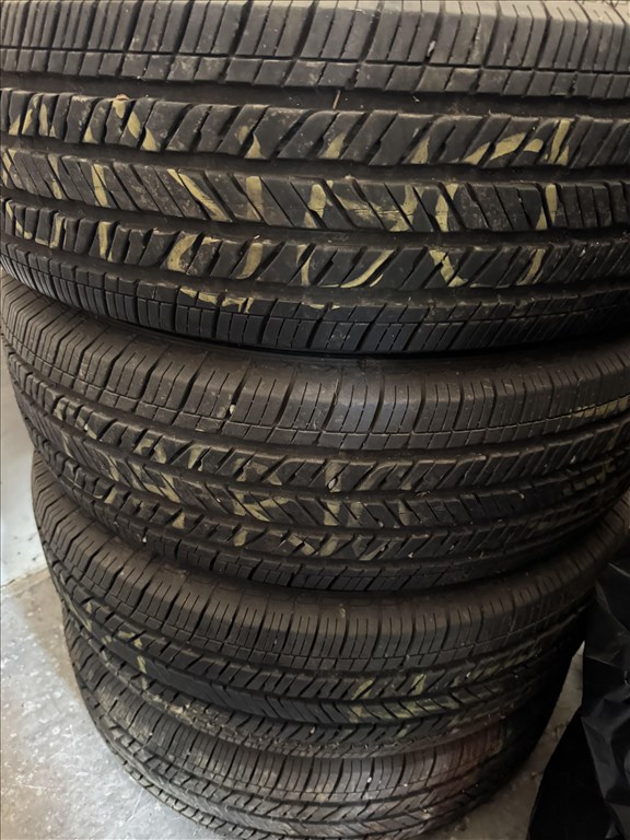  255/7018" használt Bridgestone négyévszakos gumi gumi 1. kép