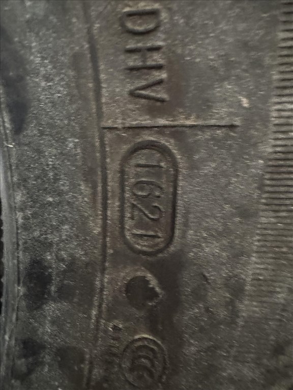  255/7018" használt Bridgestone négyévszakos gumi gumi 8. kép