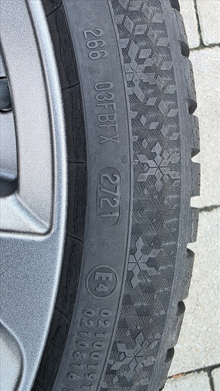  5x114.3 lyukosztású 18" újszerű Dezent alufelni, rajta 225/40 használt Continental téli gumi gumi  10. kép