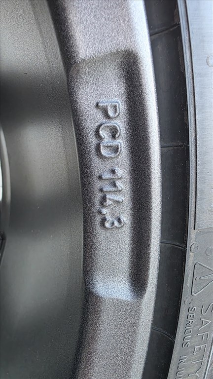  5x114.3 lyukosztású 18" újszerű Dezent alufelni, rajta 225/40 használt Continental téli gumi gumi  5. kép