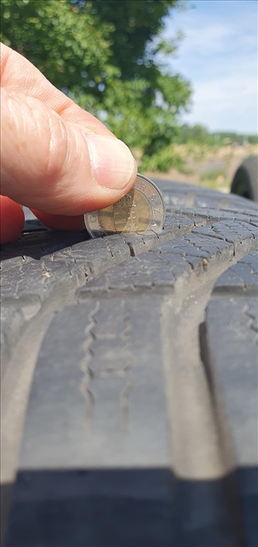  225/5018" használt Yokohama téli gumi gumi 4. kép