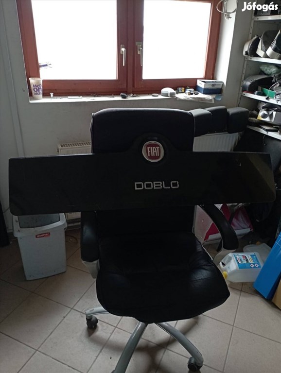 Fiat Doblo II 1.4 16V fiat dobblo II csomagtér ajtó burkolat emblémával 1. kép