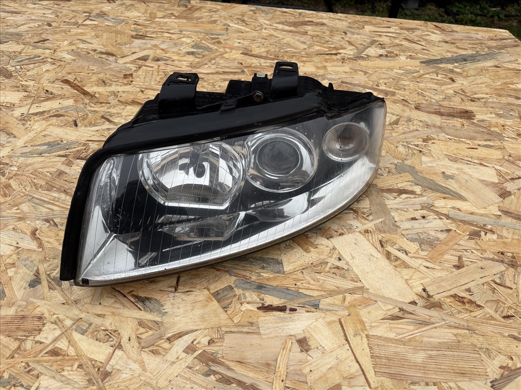 Audi A4 (B6/B7) bal első fényszóró  1. kép