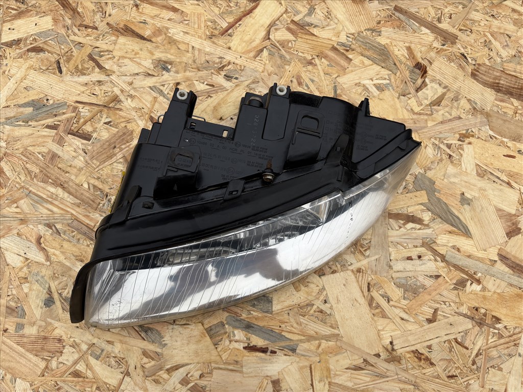 Audi A4 (B6/B7) bal első fényszóró  2. kép