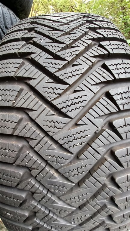  5x114.3 lyukosztású 16"  gyári alufelni, rajta 215/60 újszerű Laufenn téli gumi  6. kép