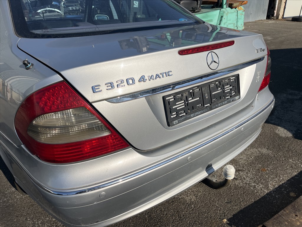 Mercedes E-osztály W211 Csomagtér ajtó w211 w211530 2. kép