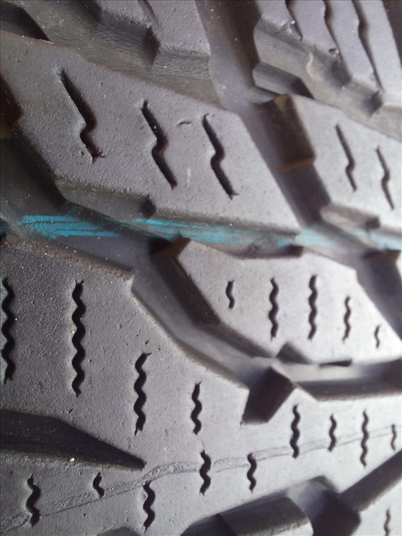  15" újszerű (gyári felni) alufelni, rajta 175/65 újszerű Nokian téli gumi gumi  2. kép