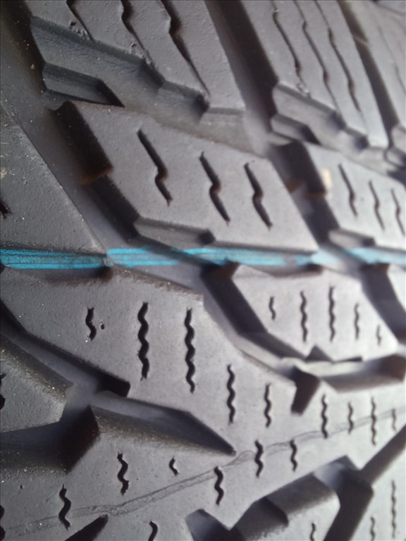  15" újszerű (gyári felni) alufelni, rajta 175/65 újszerű Nokian téli gumi gumi  3. kép