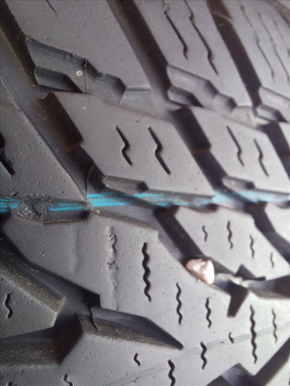  15" újszerű (gyári felni) alufelni, rajta 175/65 újszerű Nokian téli gumi gumi  4. kép