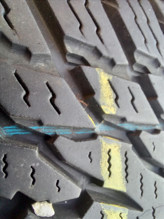  15" újszerű (gyári felni) alufelni, rajta 175/65 újszerű Nokian téli gumi gumi  5. kép