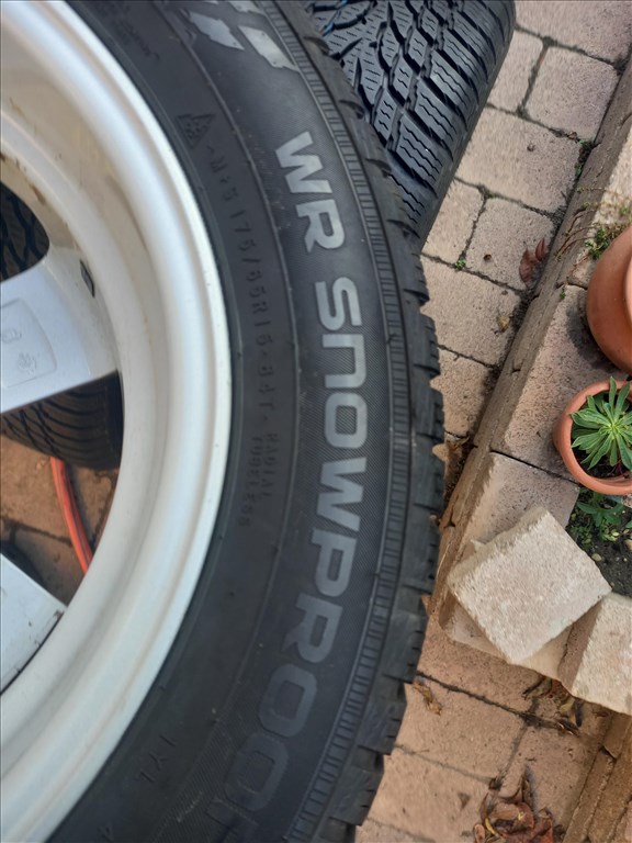  15" újszerű (gyári felni) alufelni, rajta 175/65 újszerű Nokian téli gumi gumi  10. kép