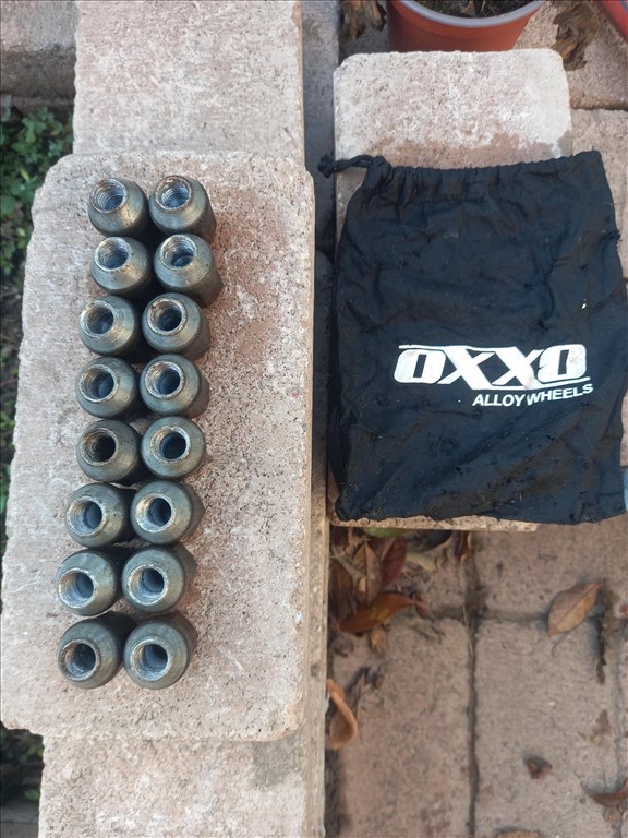  15" újszerű (gyári felni) alufelni, rajta 175/65 újszerű Nokian téli gumi gumi  13. kép